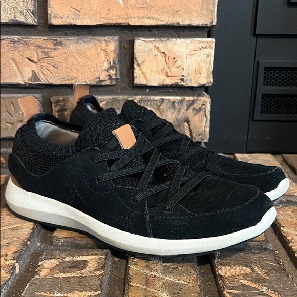 Earth Desire Flow Women’s Black & Tan Slip On Sneakers Size 8 - Picture 2 of 11